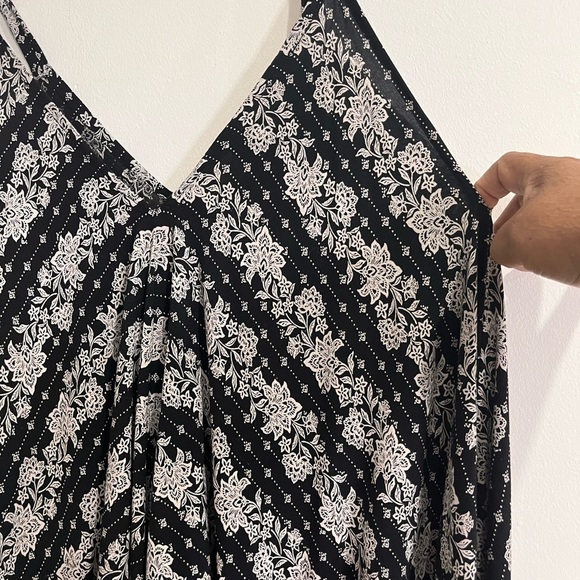 Japna Monochrome Floral Patterned Top - Picture 2 of 9